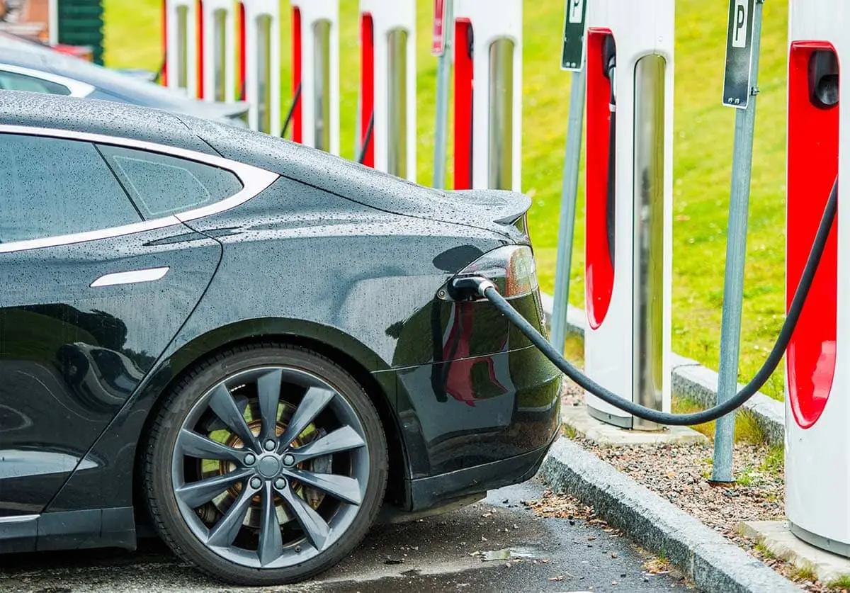 Chargement de la batterie d'une voiture électrique